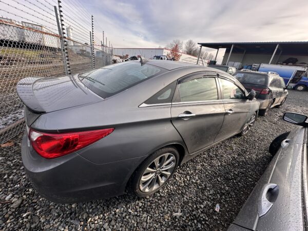 46606: 2011 - Hyundai - Sonata - Image 3