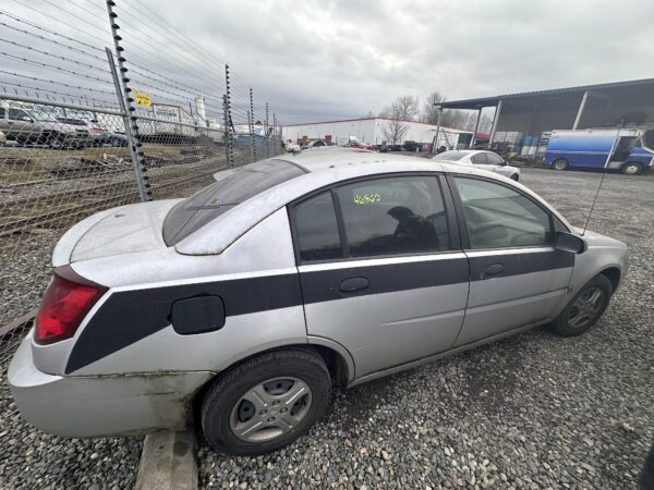 46862: 2005 - Saturn - Ion - Image 3