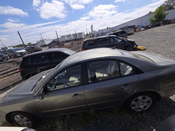 47888: 2009 - Hyundai - Sonata - Image 2