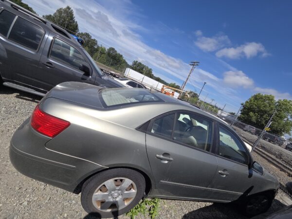 47888: 2009 - Hyundai - Sonata - Image 3