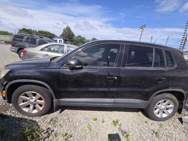 48049: 2009 - Volkswagen - Tiguan - Image 2