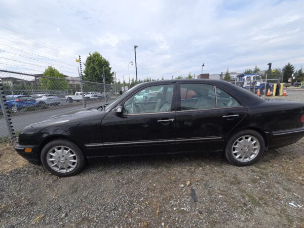 48141: 2000 - Mercedes-Benz - E-Class - Image 2