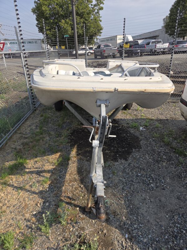 48330 : 2002 - Boat - Boat Trailer